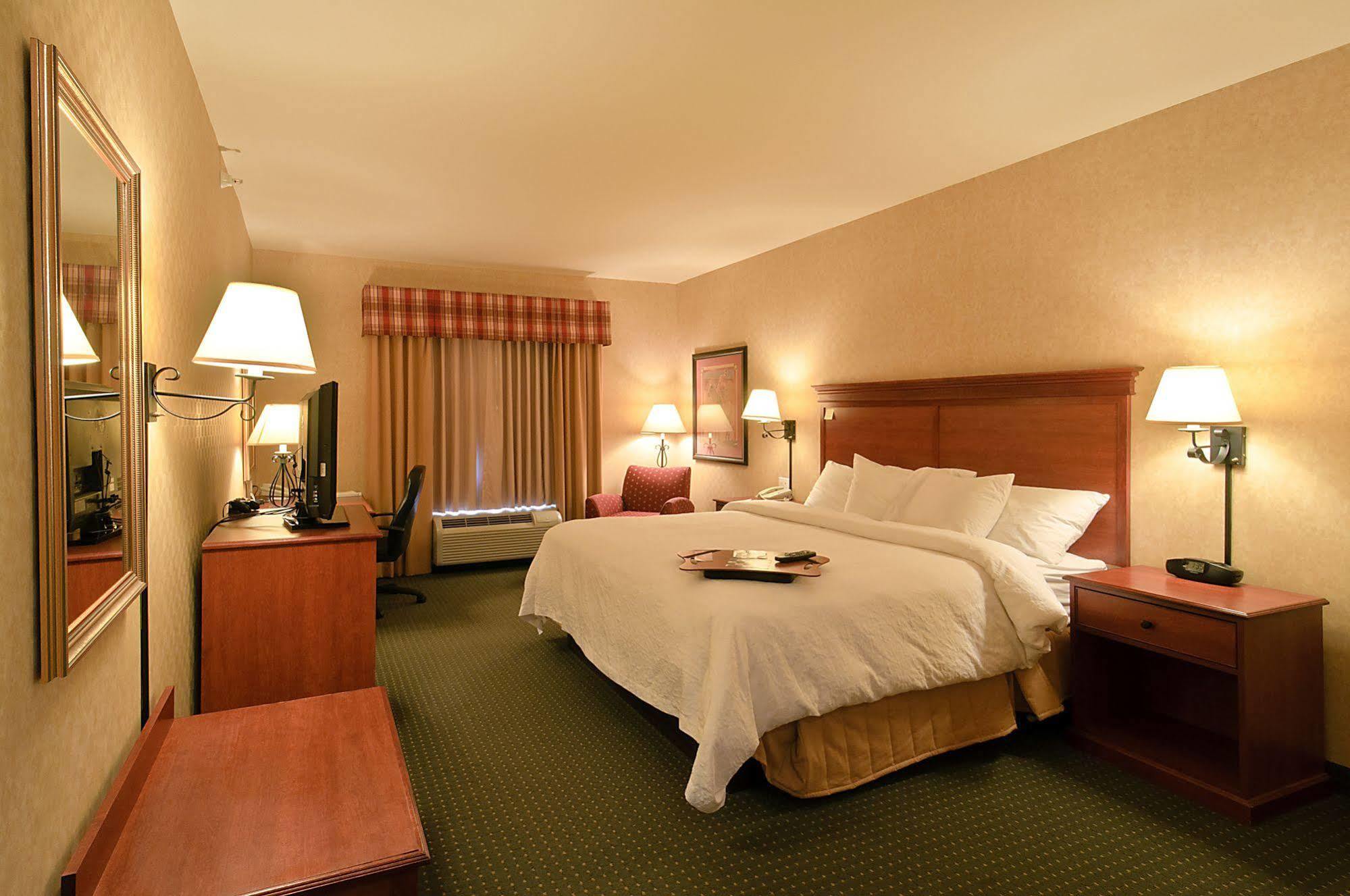 Hampton Inn Laramie Exterior photo